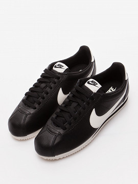Classic cortez leather se, meeste vabaajajalatsid nike